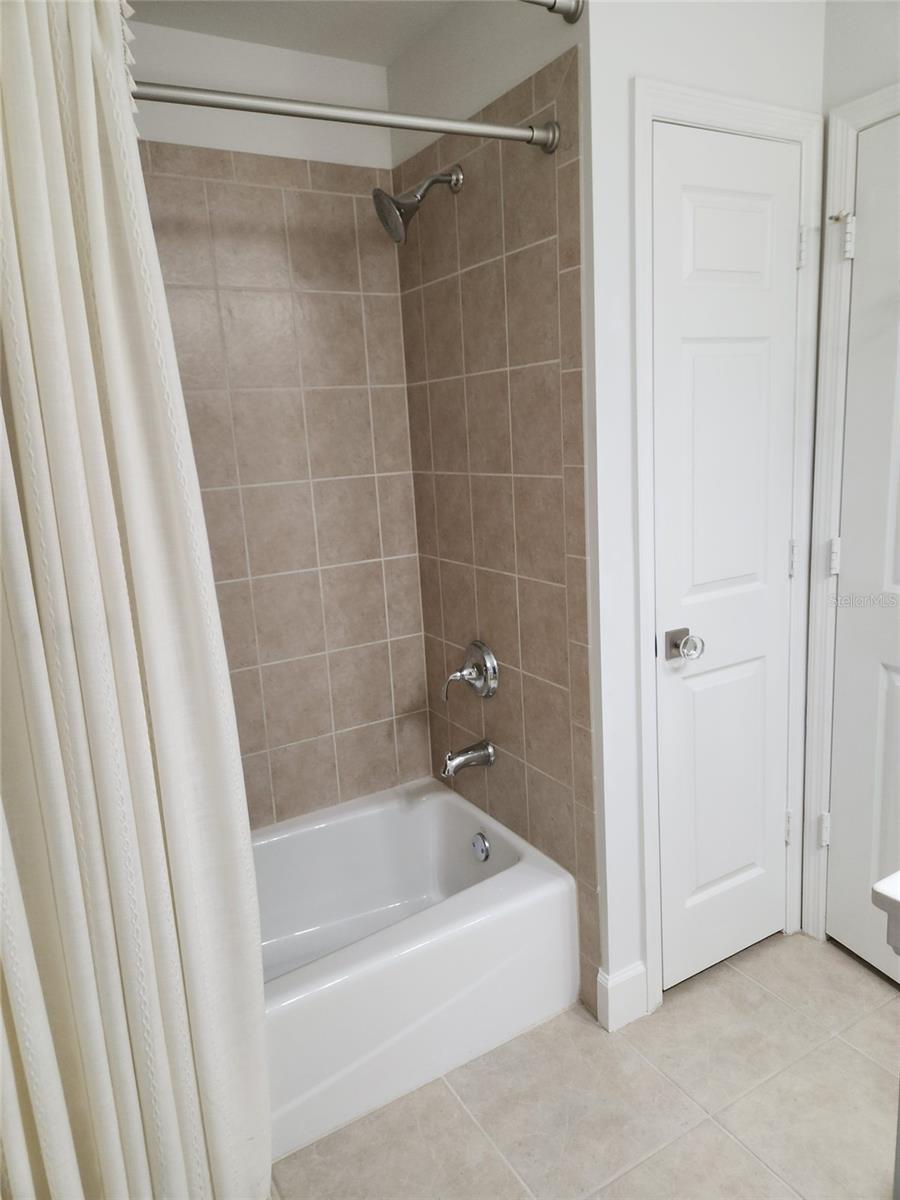 HERITAGE OAK PARK 01 REP - Residential