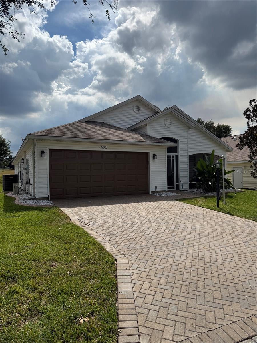 Photo of 24907 Cranes Roost Circle, Leesburg, FL 34748 (MLS # G5118770)