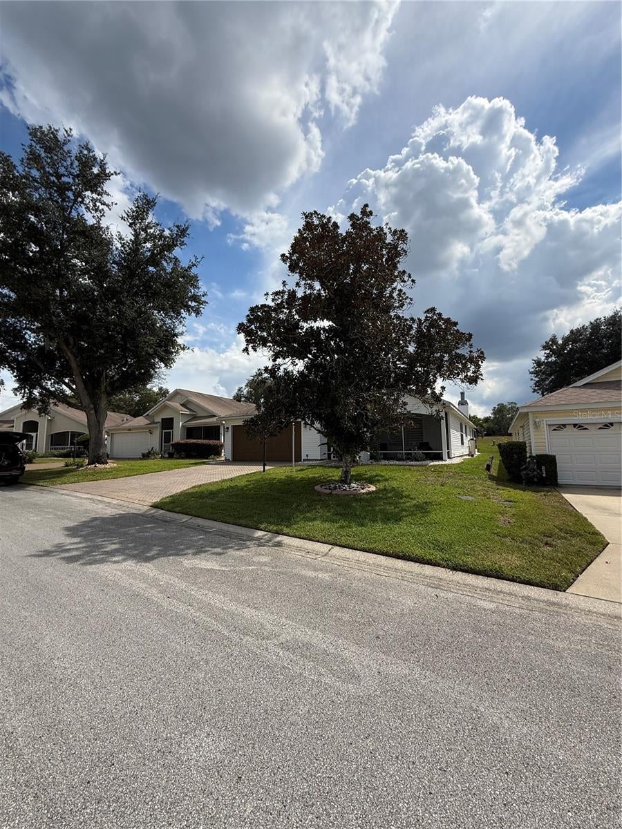 Photo of 24907 Cranes Roost Circle, Leesburg, FL 34748 (MLS # G5118770)