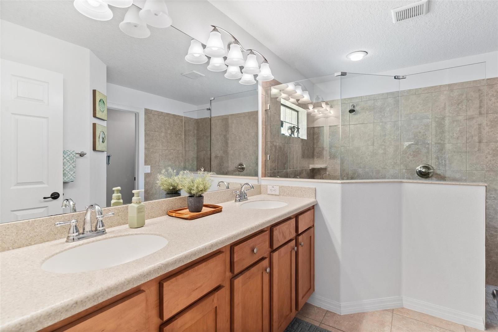 LANDINGS AT HARBOR HILLS - Residential