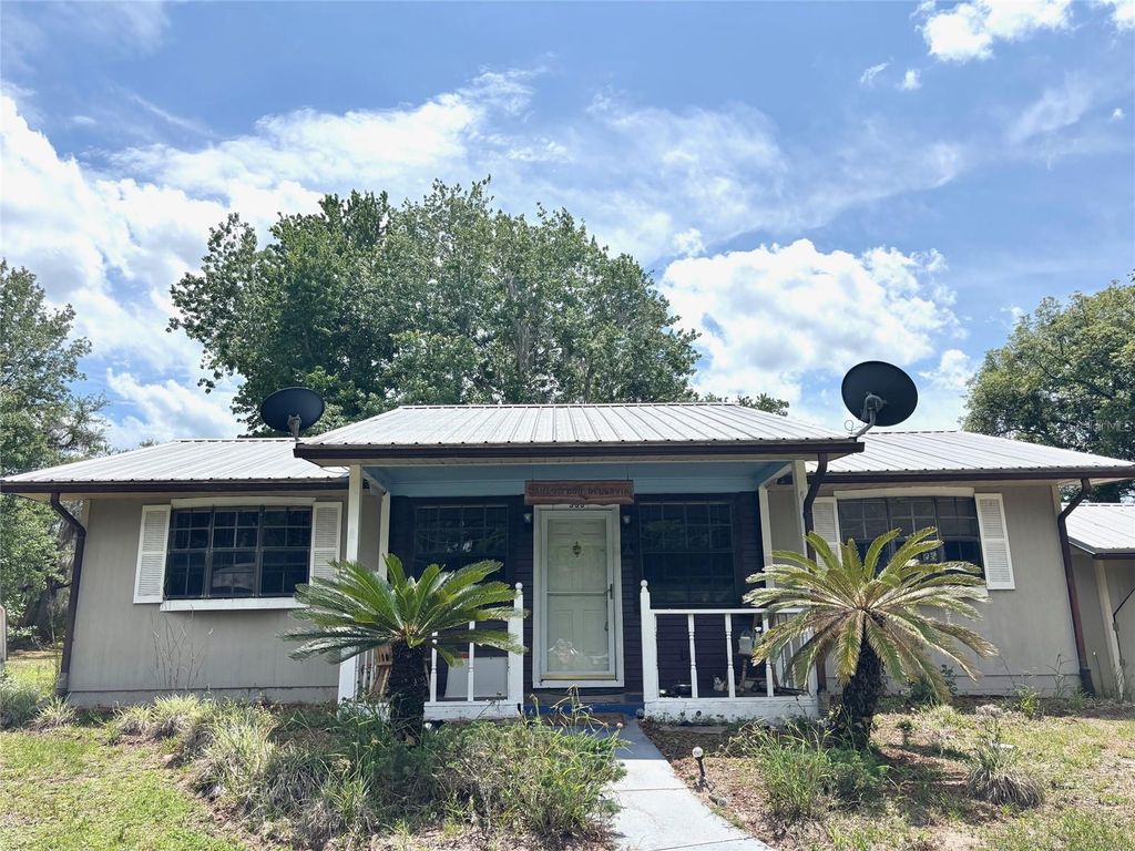 Photo of 333 Riviera Drive, Crescent City, FL 32112 (MLS # V4948854)