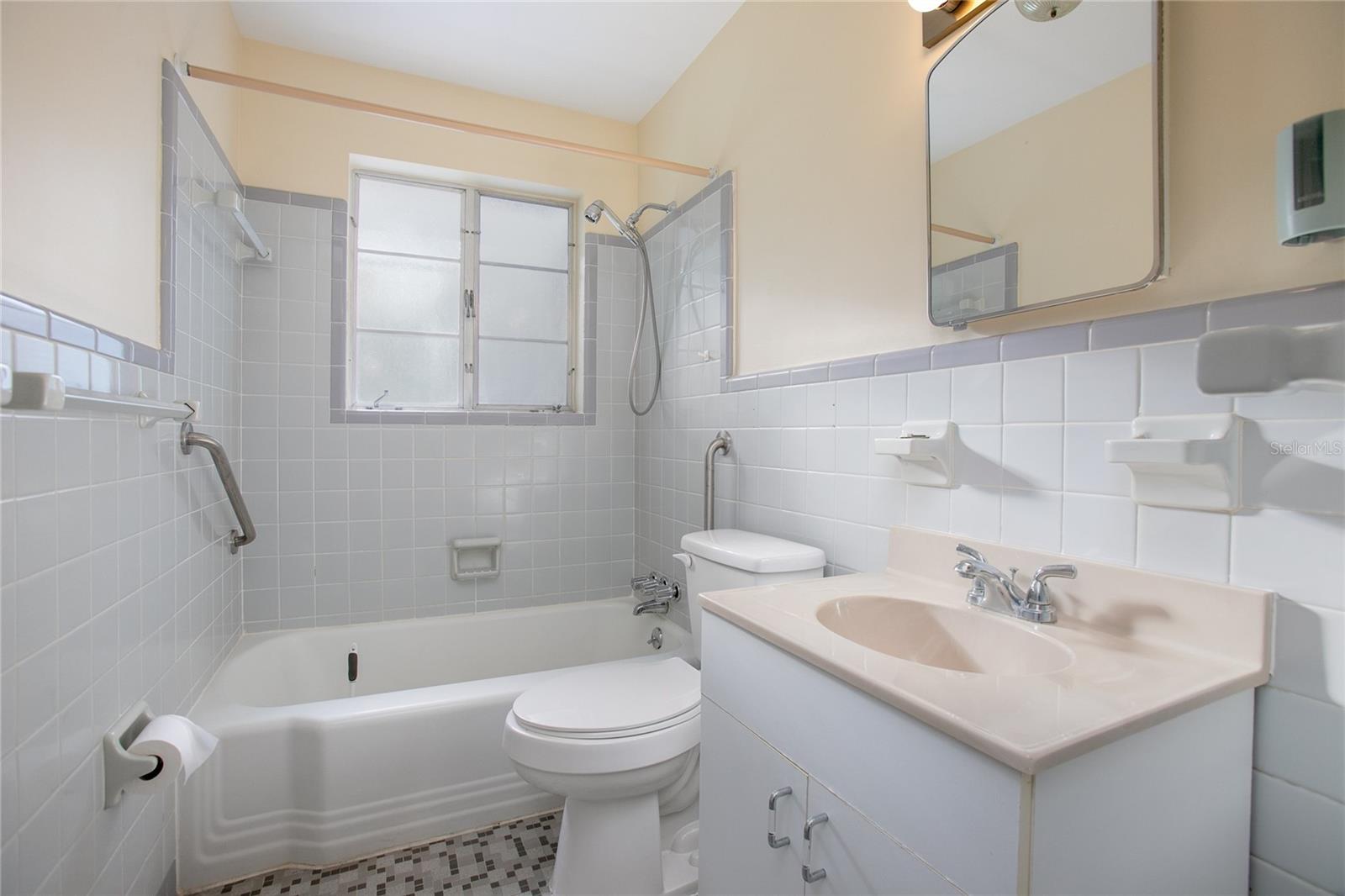 NORRIS DUPONT & GAUDRY GRANT - Residential Lease