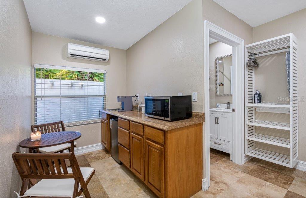 PLAZA TERRACE UNIT 4 - Residential Income