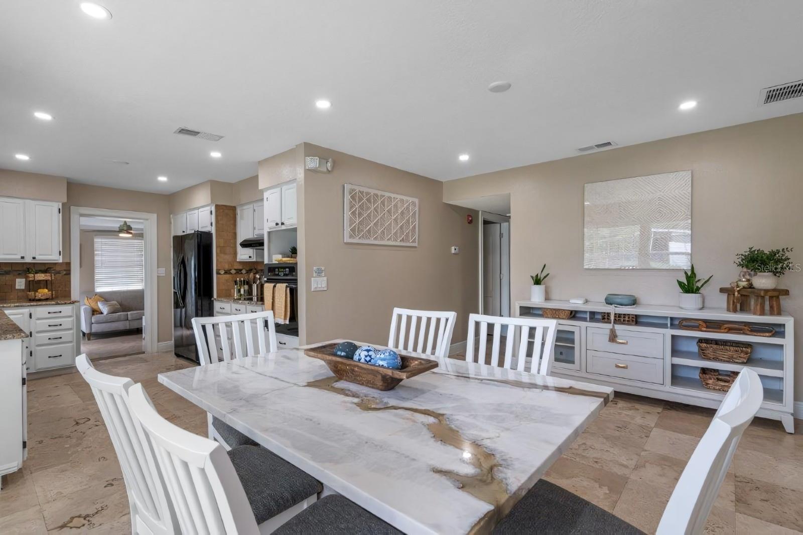 PLAZA TERRACE UNIT 4 - Residential Income