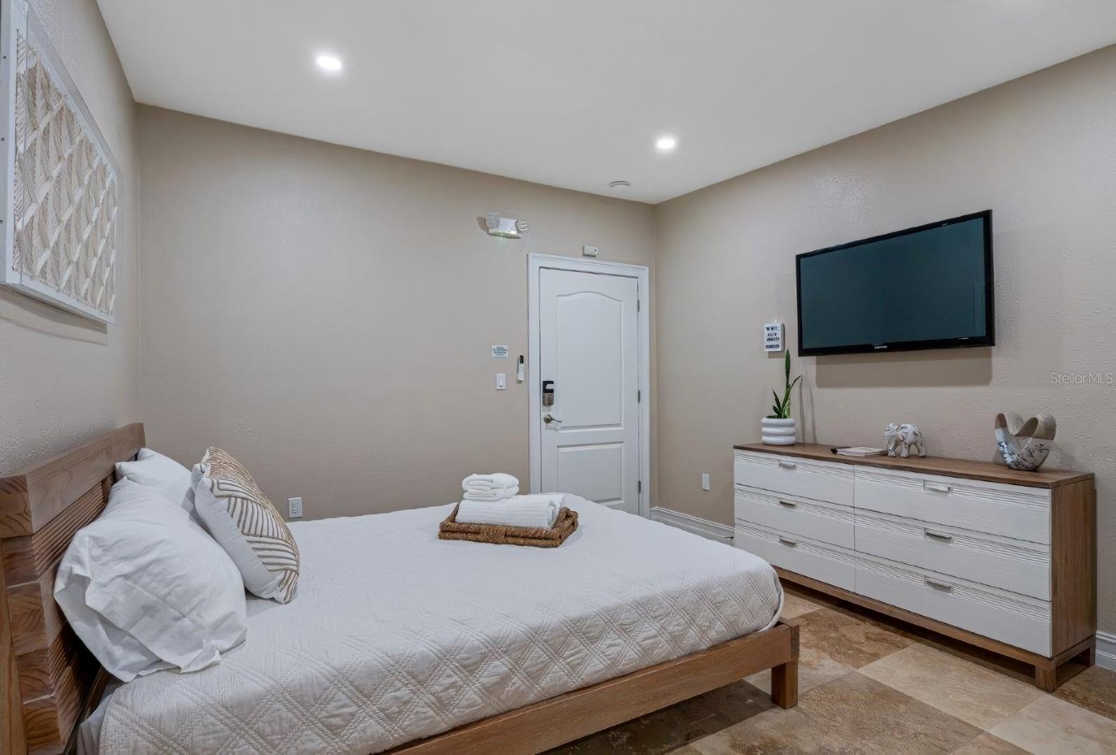 PLAZA TERRACE UNIT 4 - Residential Income