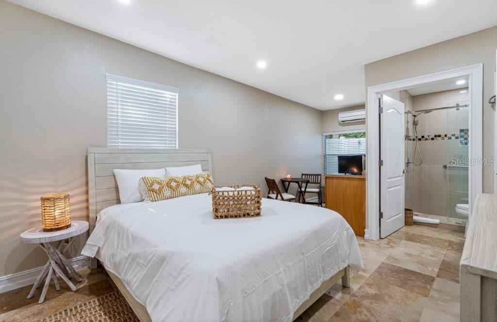 PLAZA TERRACE UNIT 4 - Residential Income