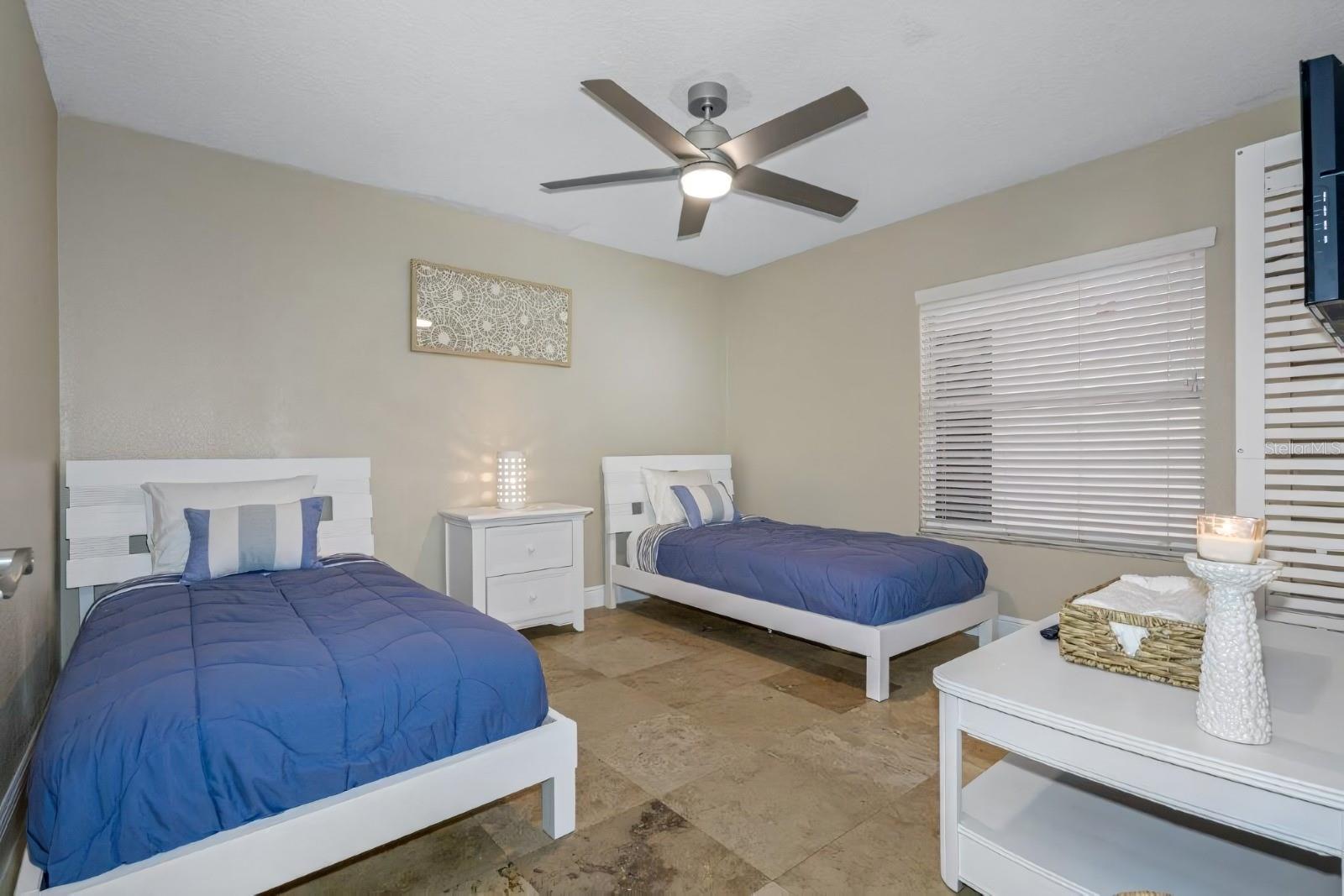PLAZA TERRACE UNIT 4 - Residential Income