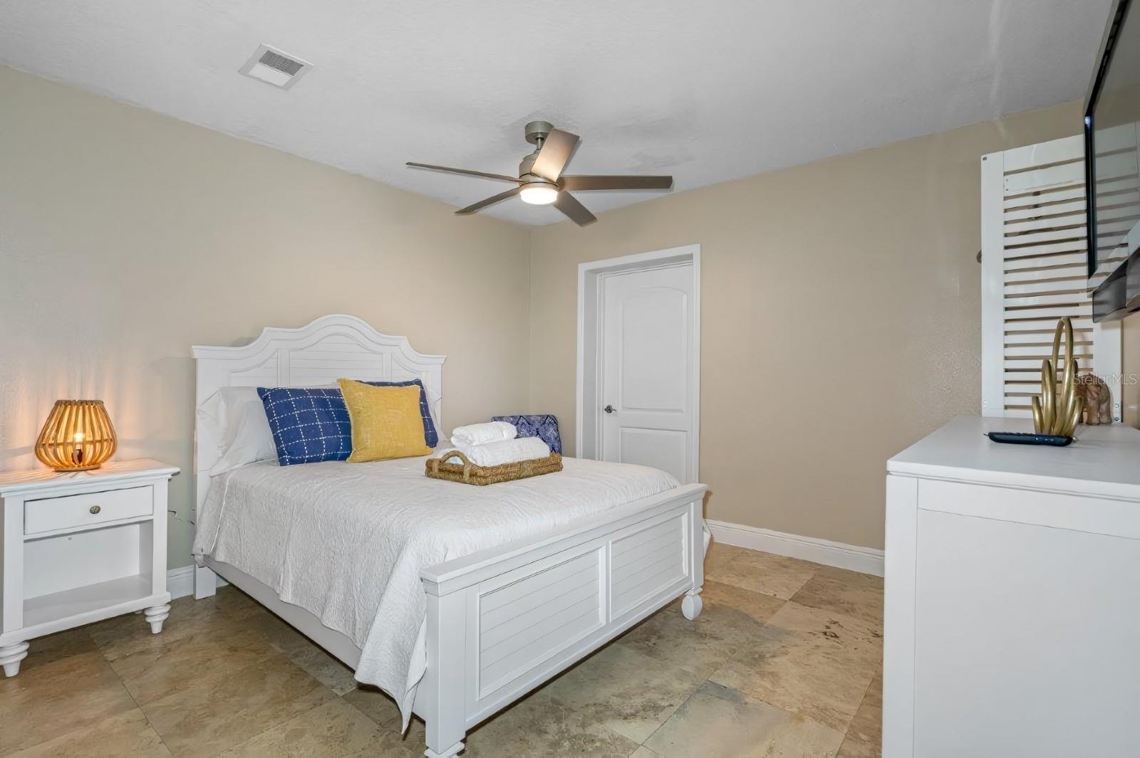 PLAZA TERRACE UNIT 4 - Residential Income