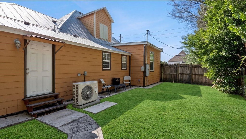 Photo of 1024 Vermont Avenue, Saint Cloud, FL 34769 (MLS # O6437083)