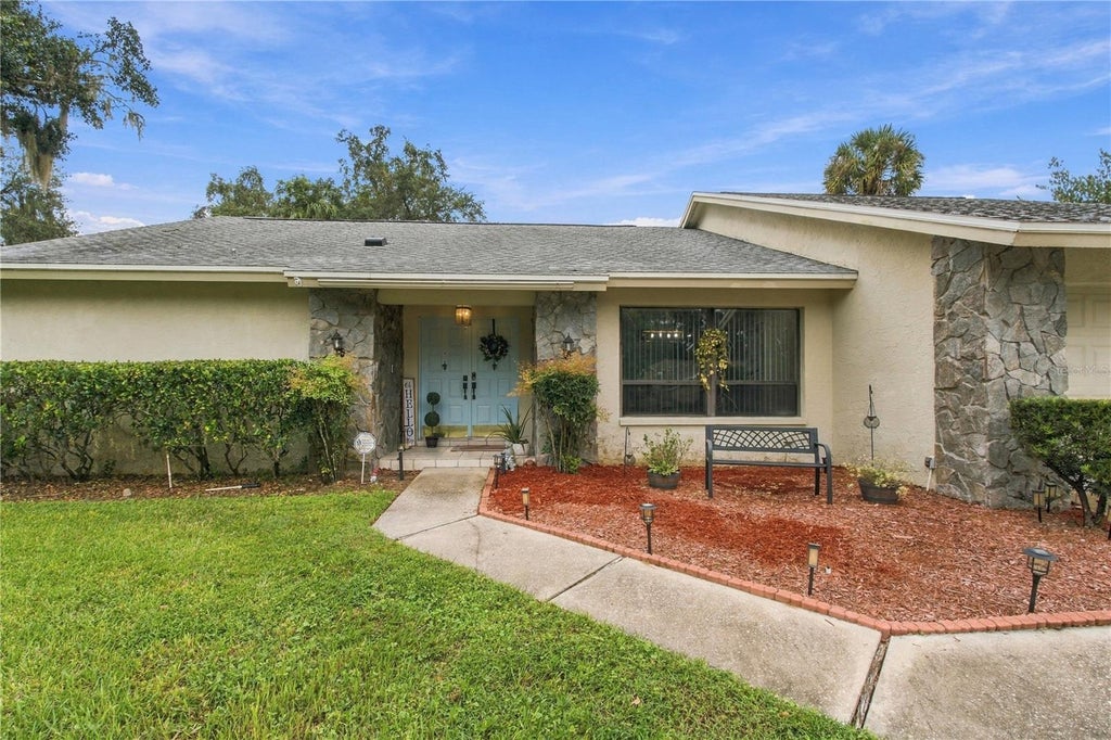 Photo of 2621 Bridle Drive, Plant City, FL 33566 (MLS # TB8552460)