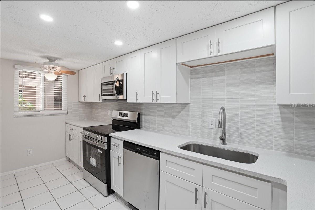 PLAZA GARDENS - Residential