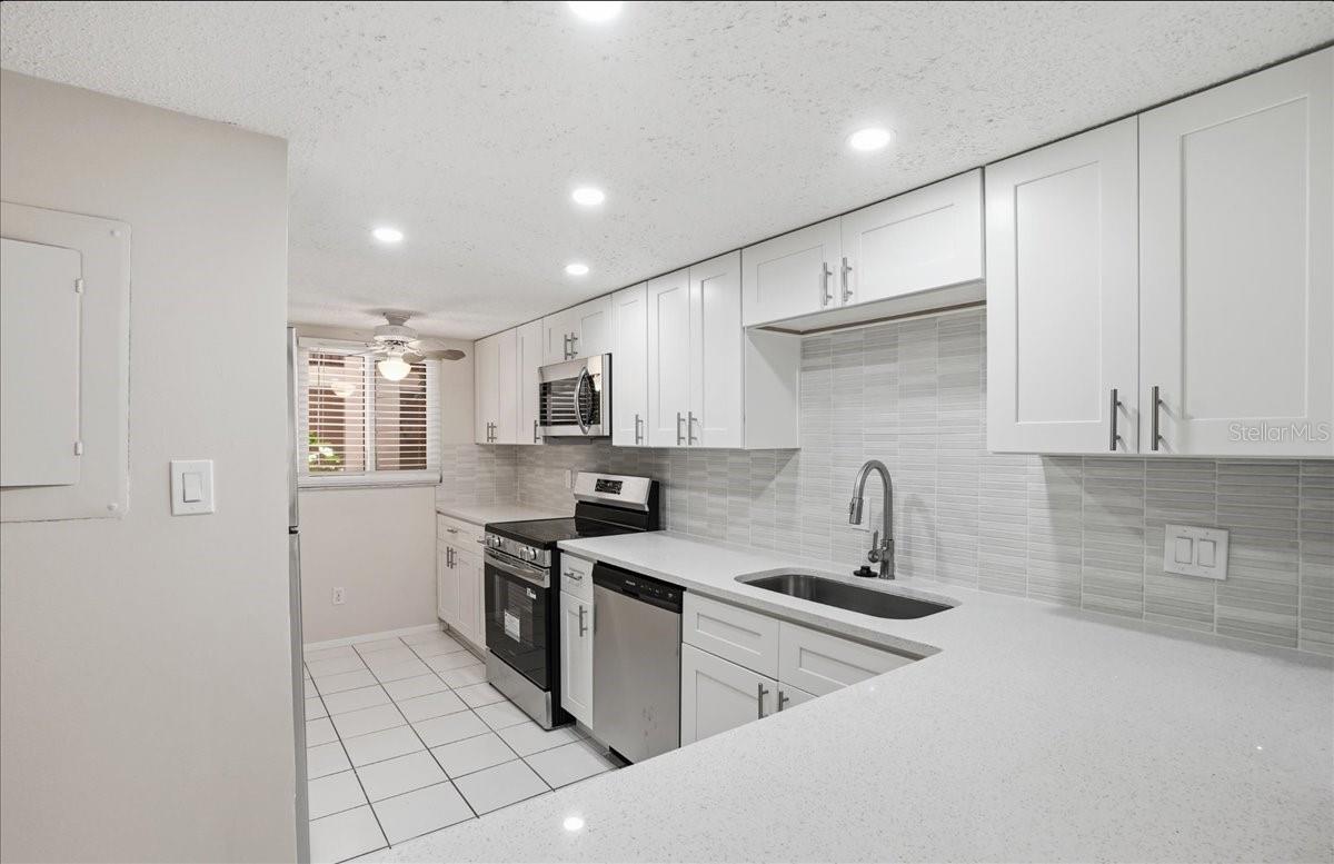 PLAZA GARDENS - Residential