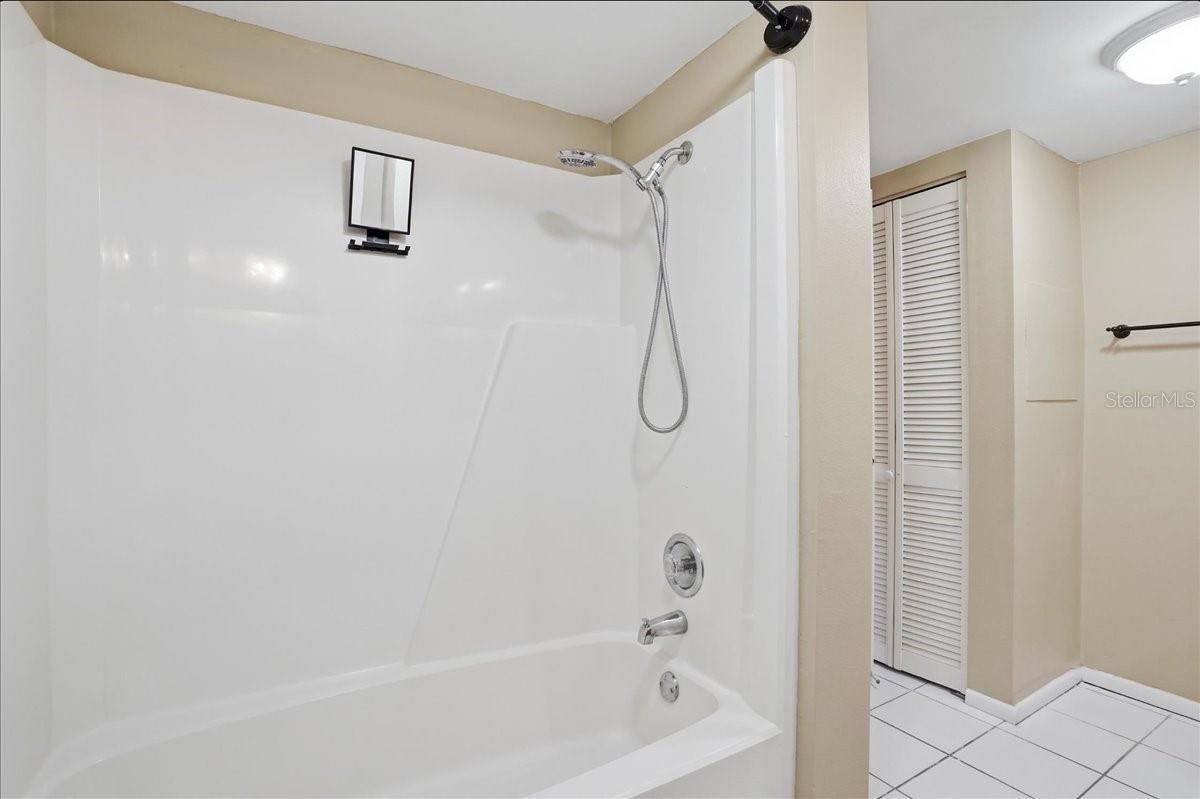 PLAZA GARDENS - Residential