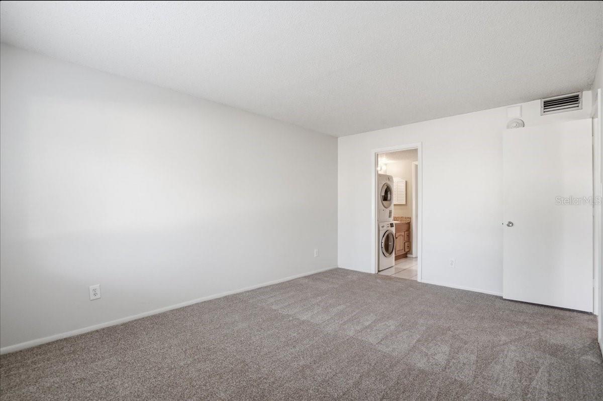 PLAZA GARDENS - Residential