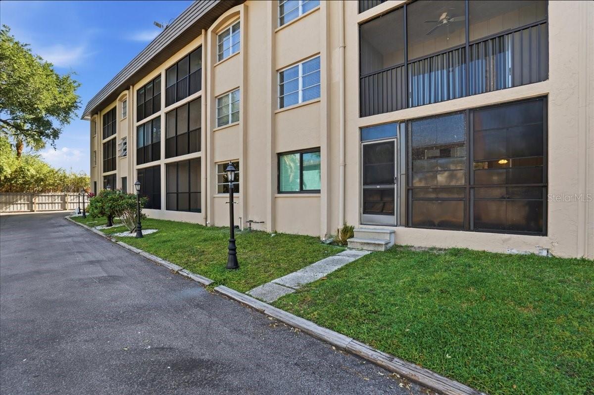 PLAZA GARDENS - Residential