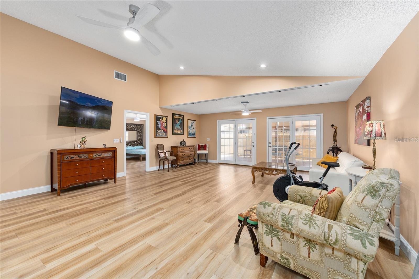 VILLAS/BELLEVIEW - Residential