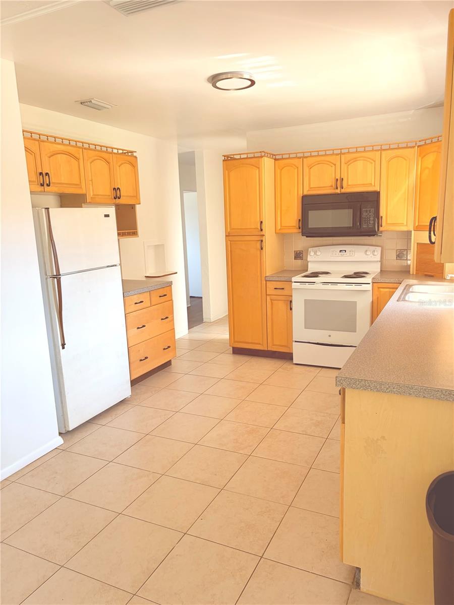 GREEN ACRES - Residential Lease