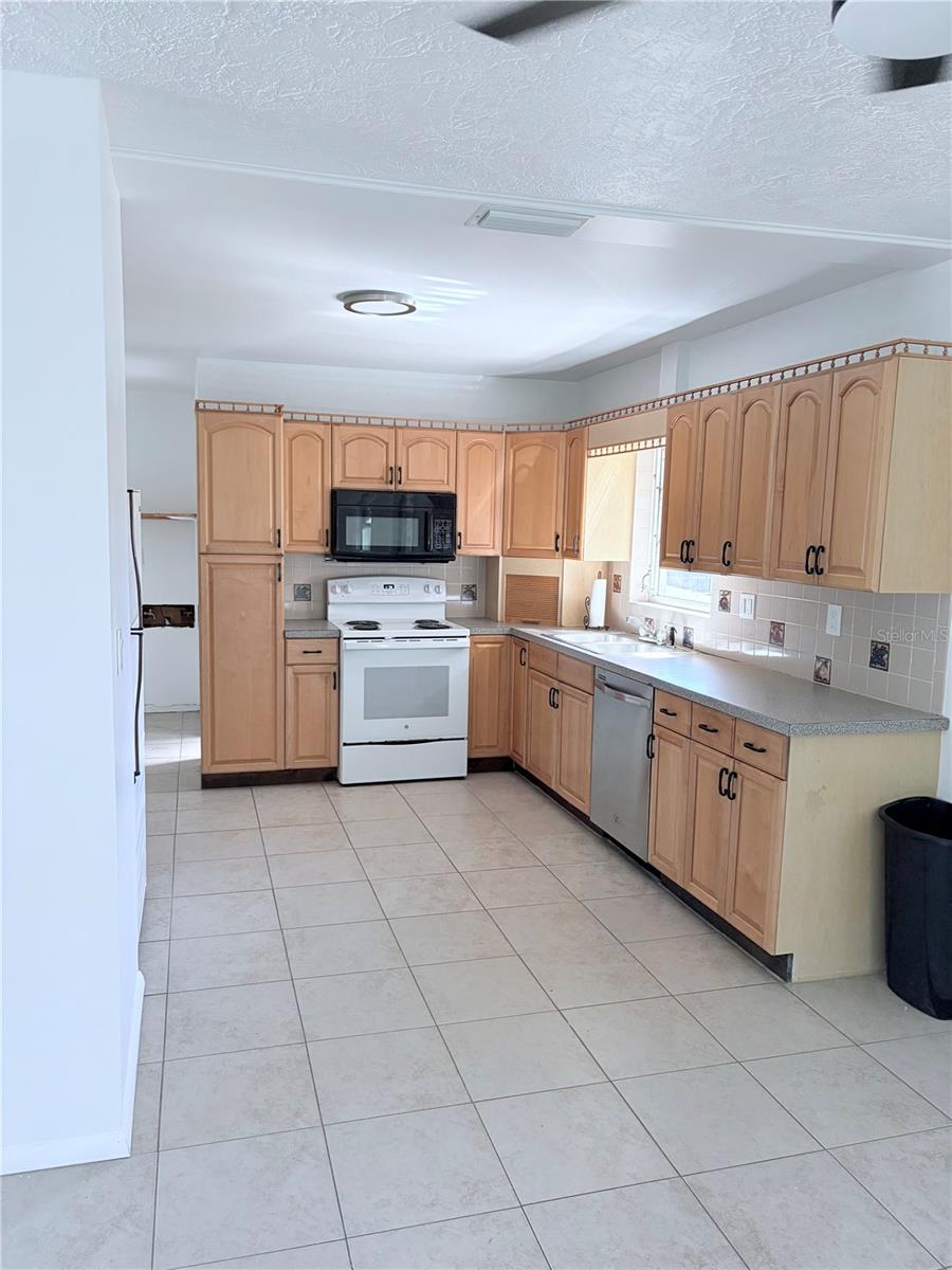 GREEN ACRES - Residential Lease