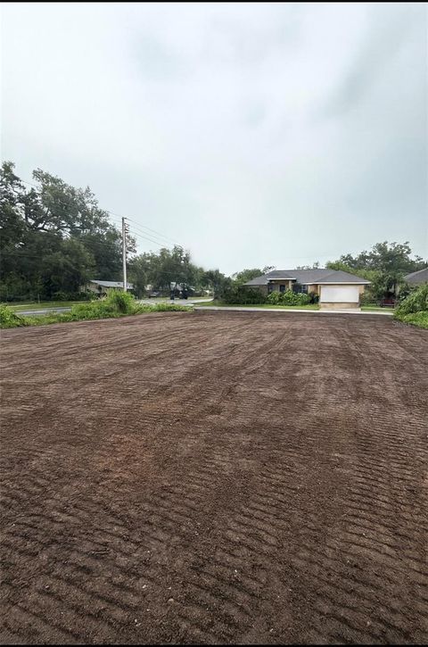 Photo of 2028 30th Avenue E, Bradenton, FL 34208 (MLS # A4670430)