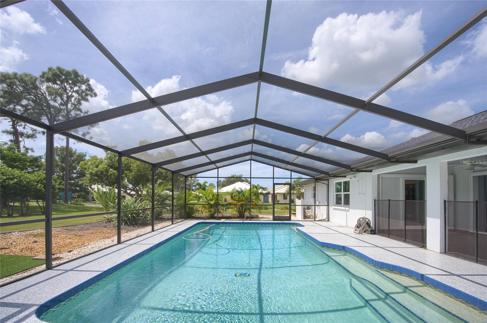 HOURGLASS LAKE ESTATES - Residential