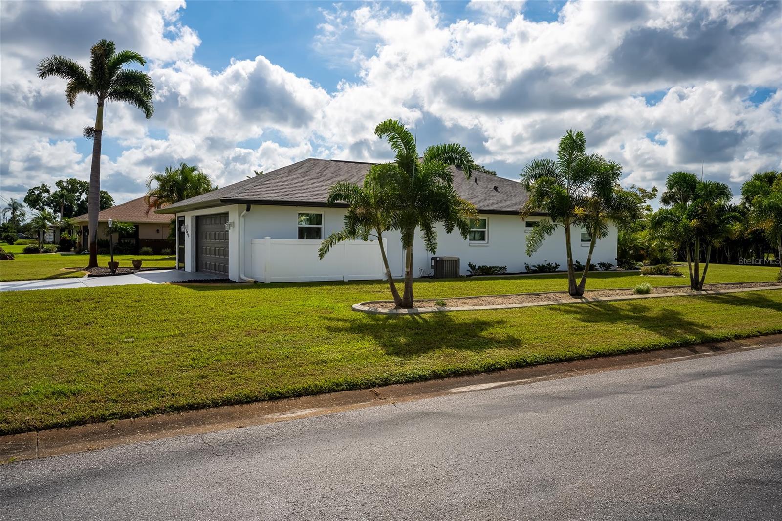 HOURGLASS LAKE ESTATES - Residential