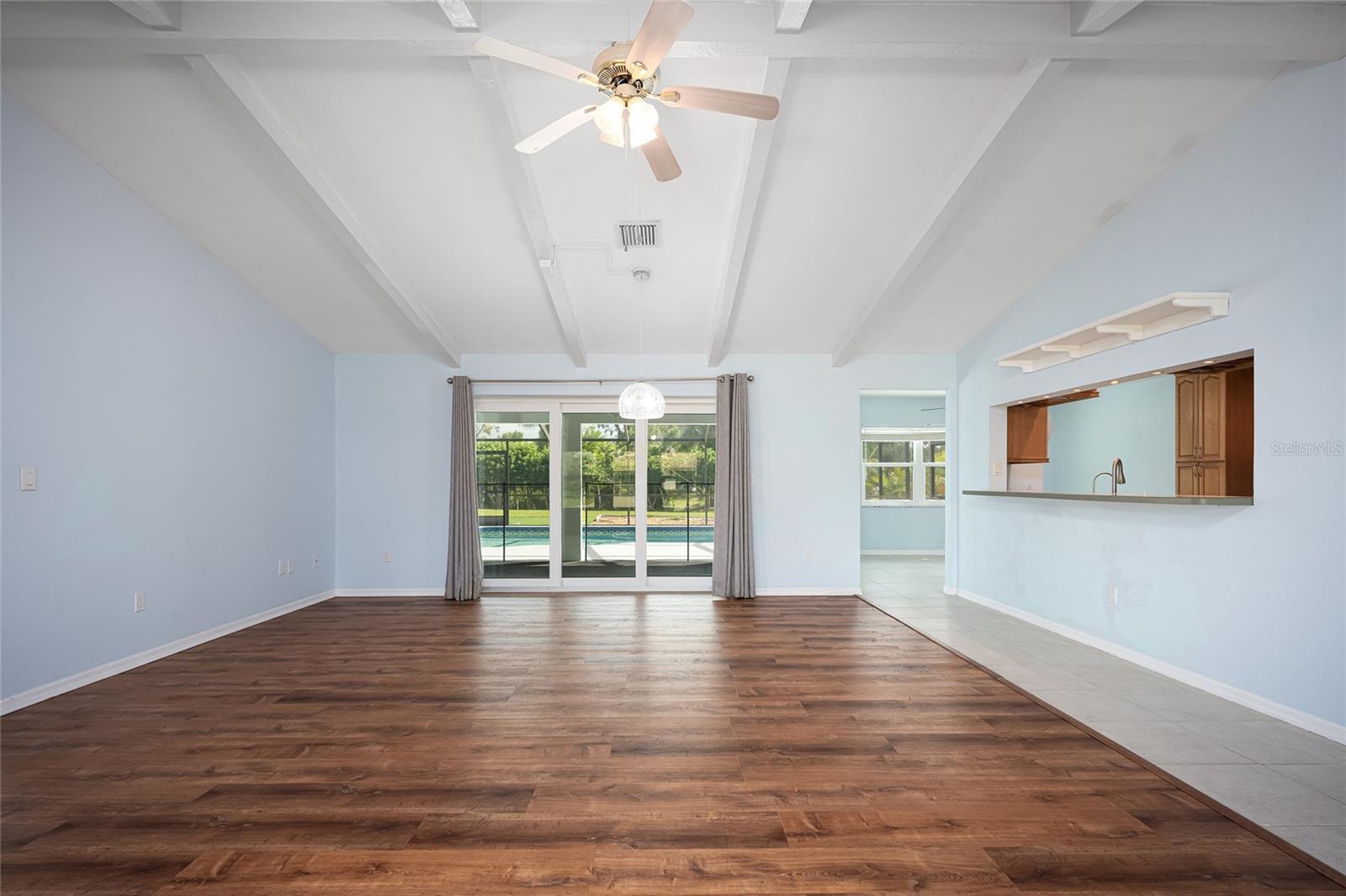 HOURGLASS LAKE ESTATES - Residential