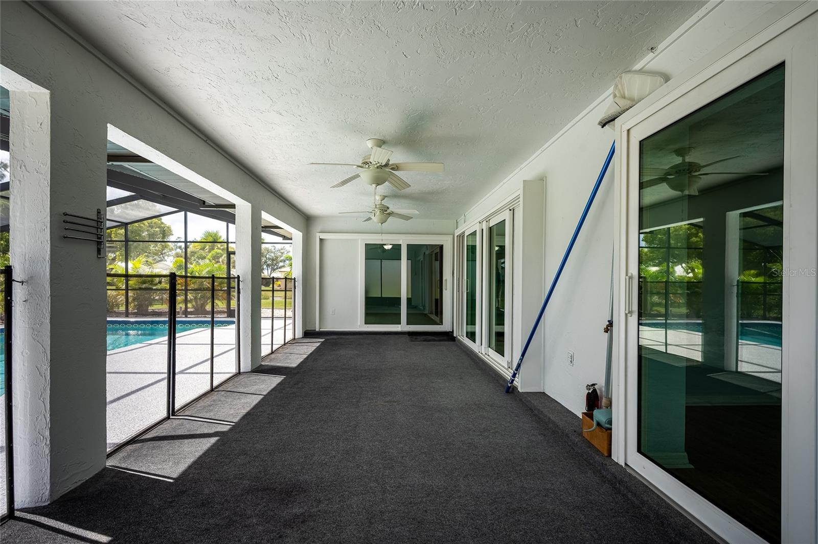 HOURGLASS LAKE ESTATES - Residential
