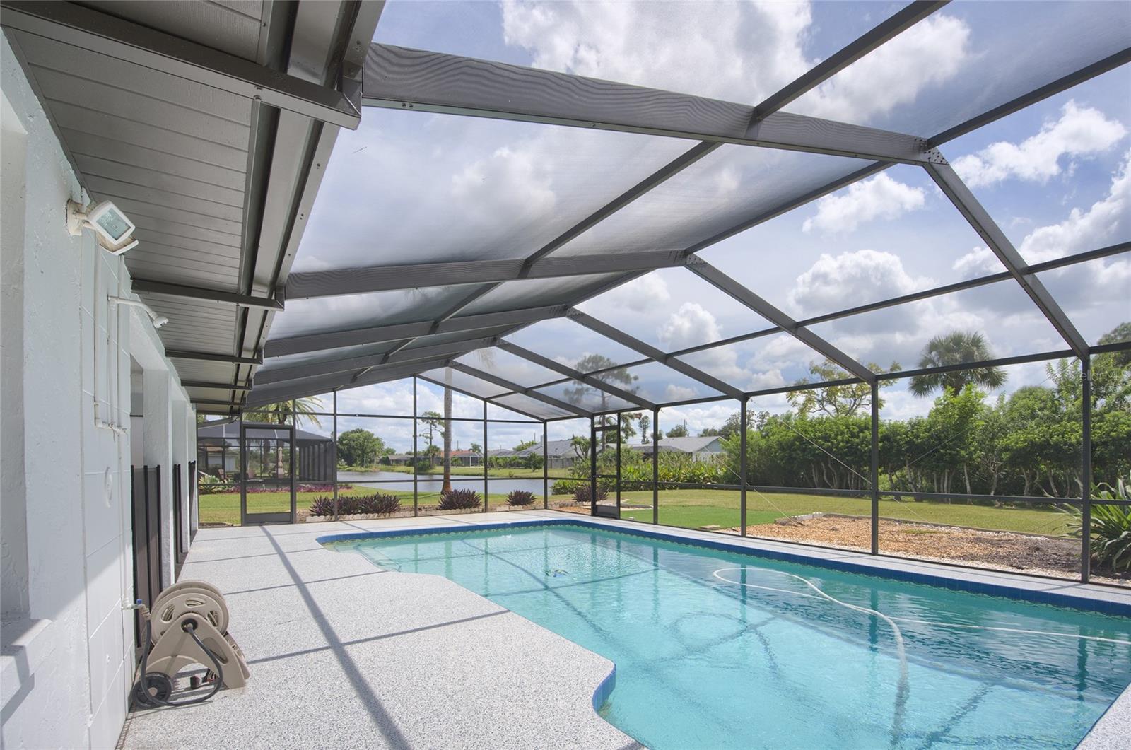 HOURGLASS LAKE ESTATES - Residential