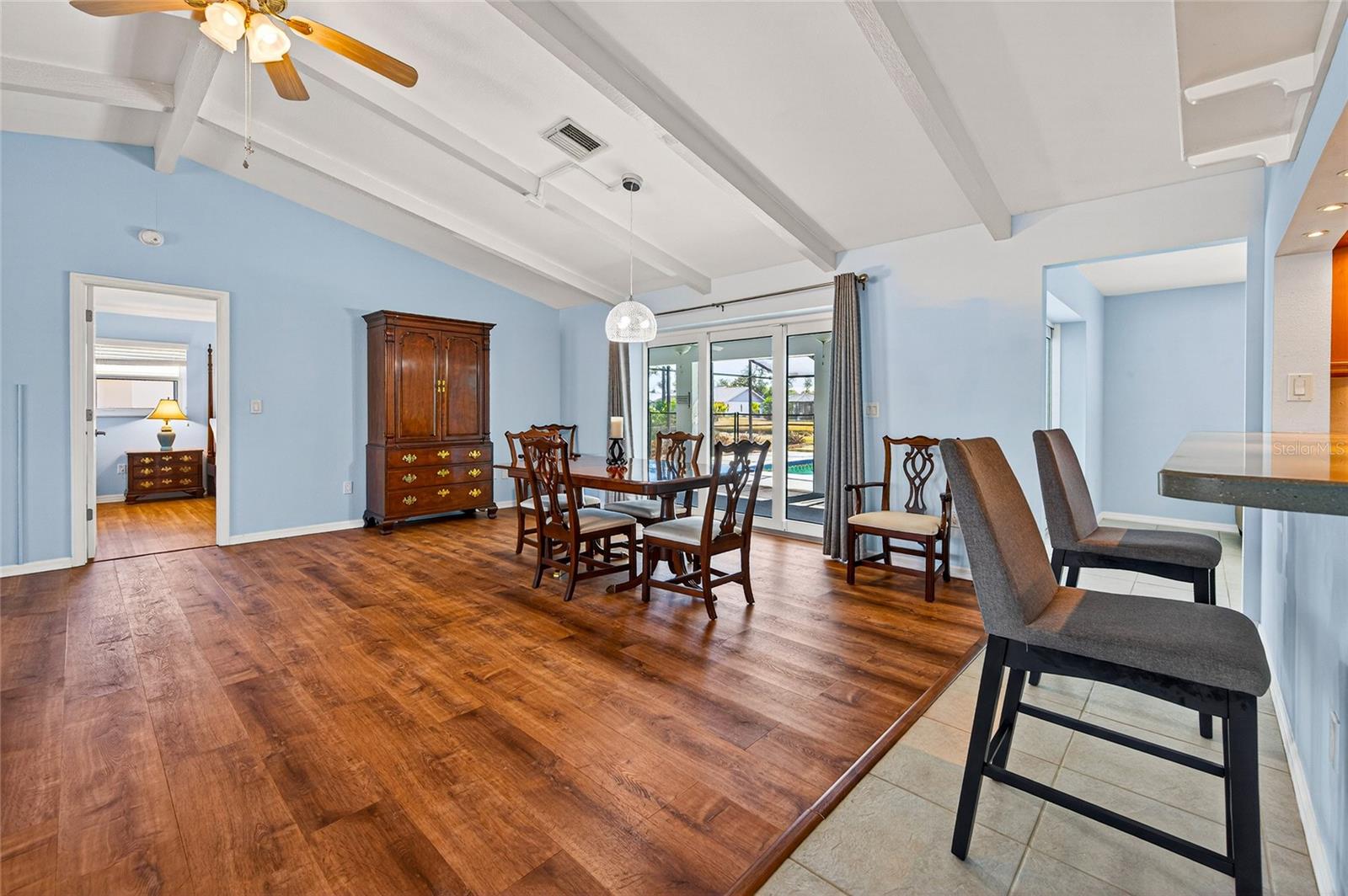 HOURGLASS LAKE ESTATES - Residential