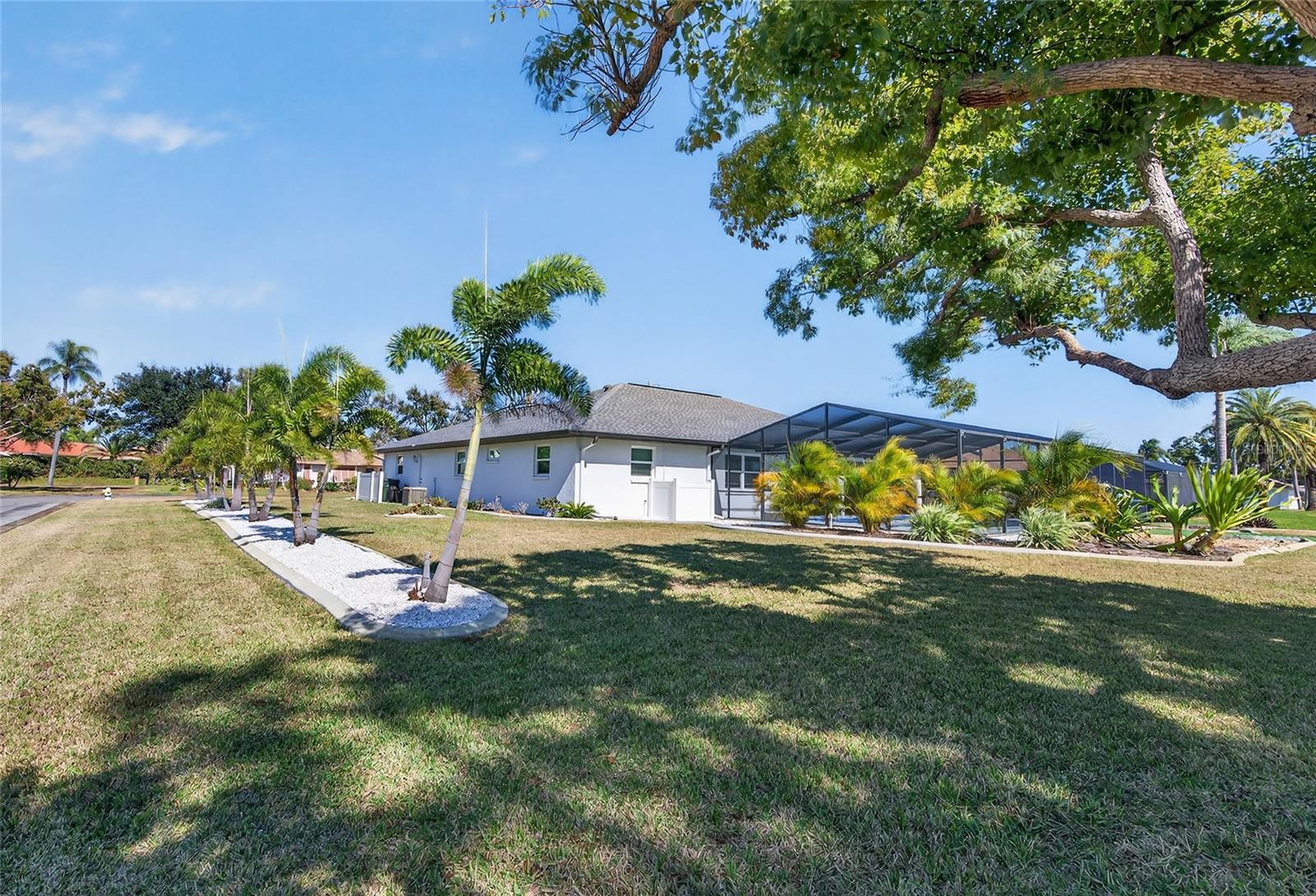 HOURGLASS LAKE ESTATES - Residential