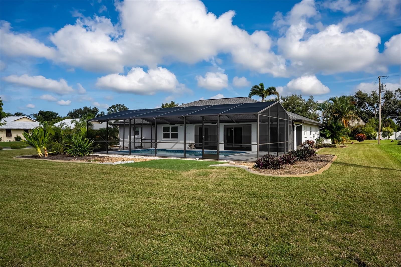 HOURGLASS LAKE ESTATES - Residential