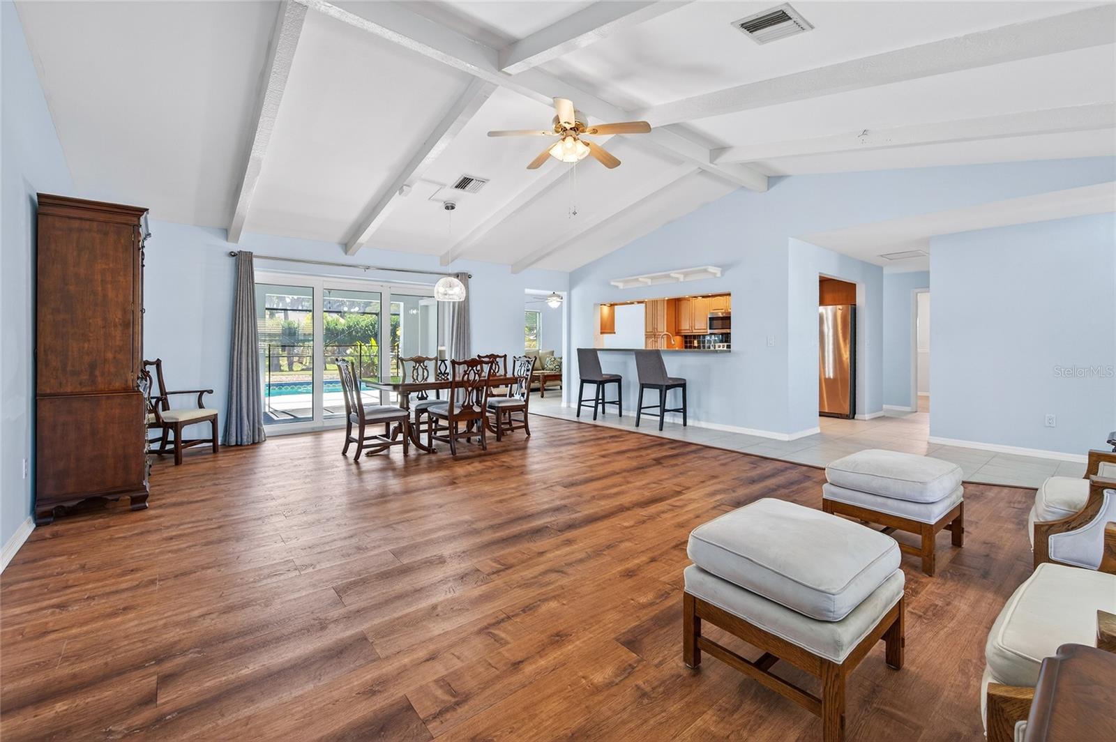 HOURGLASS LAKE ESTATES - Residential