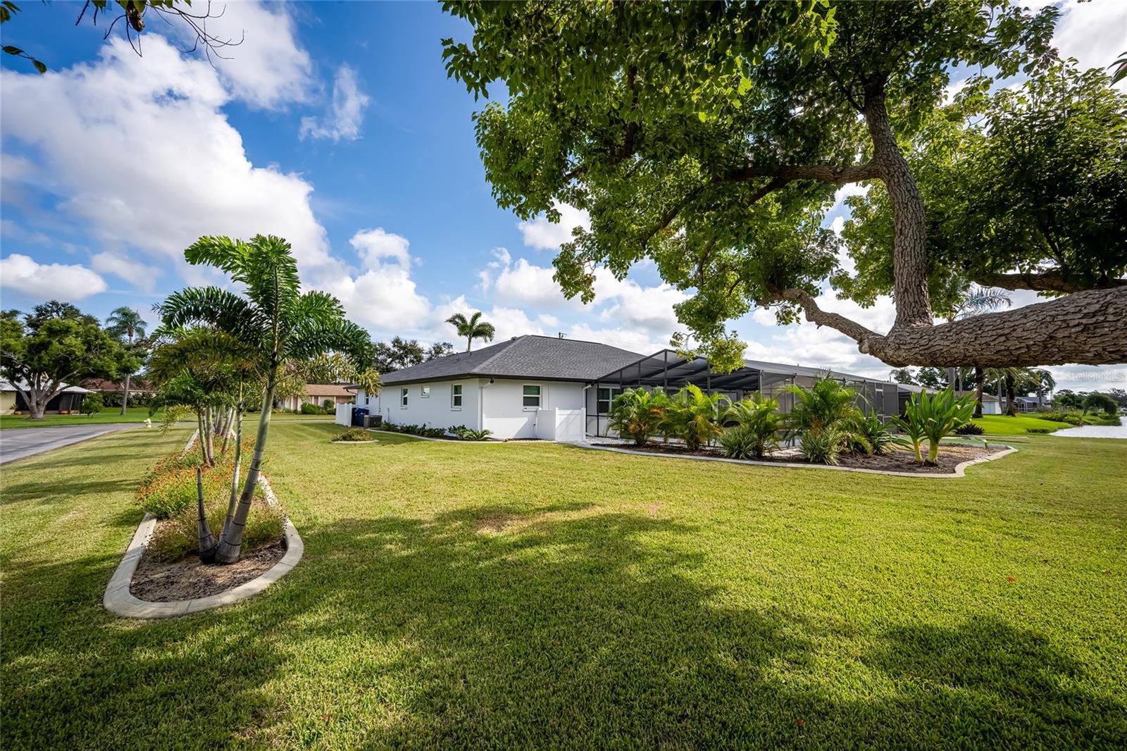 HOURGLASS LAKE ESTATES - Residential