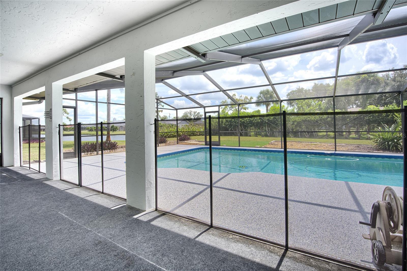 HOURGLASS LAKE ESTATES - Residential