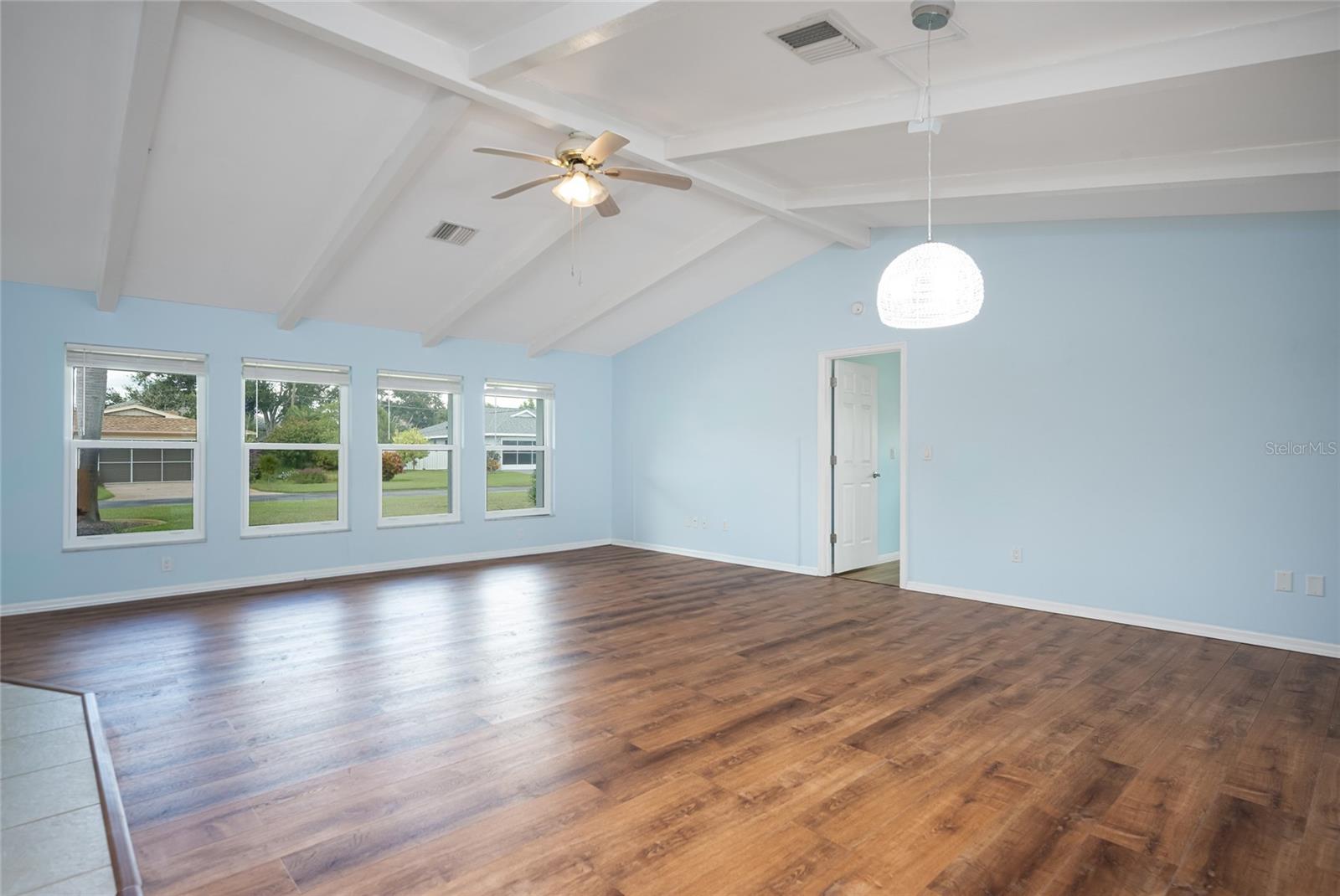 HOURGLASS LAKE ESTATES - Residential