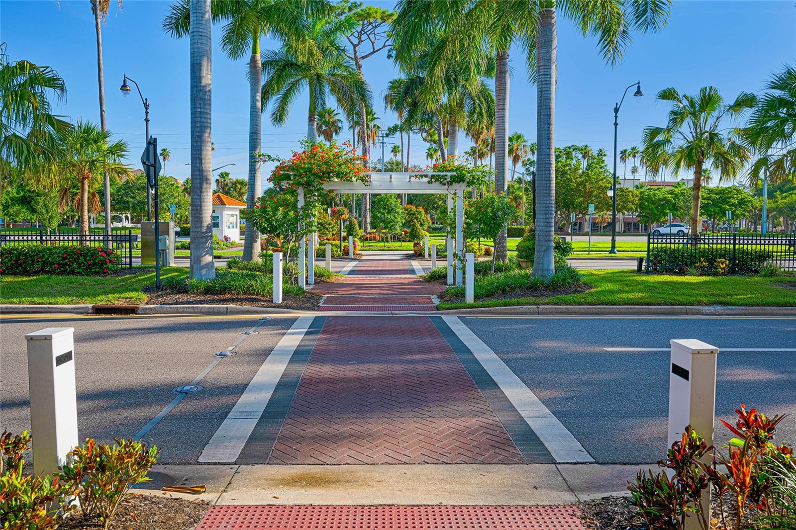 HOURGLASS LAKE ESTATES - Residential
