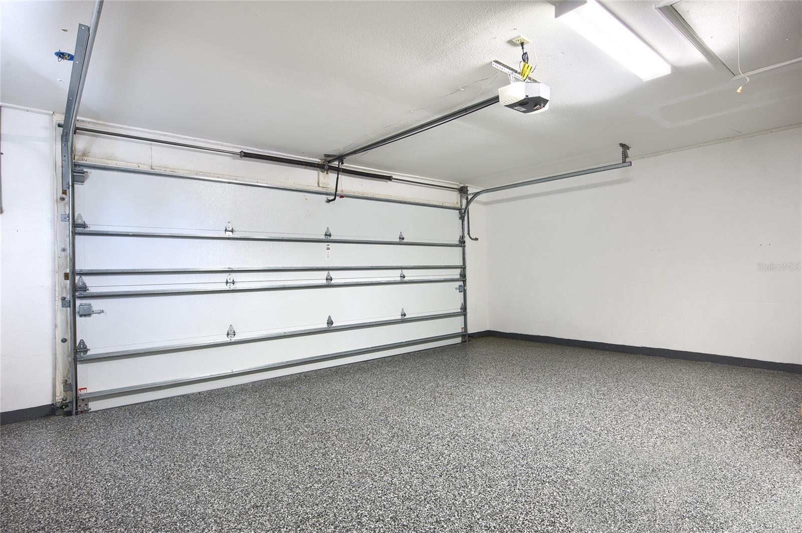 HOURGLASS LAKE ESTATES - Residential