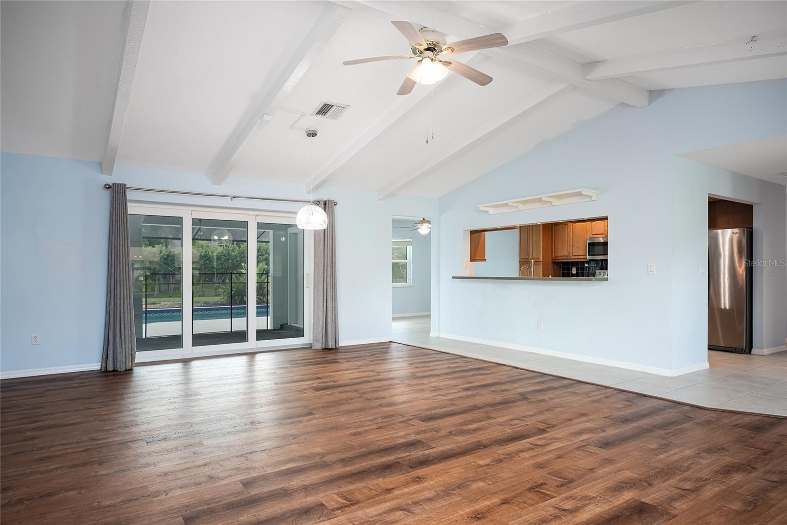 HOURGLASS LAKE ESTATES - Residential