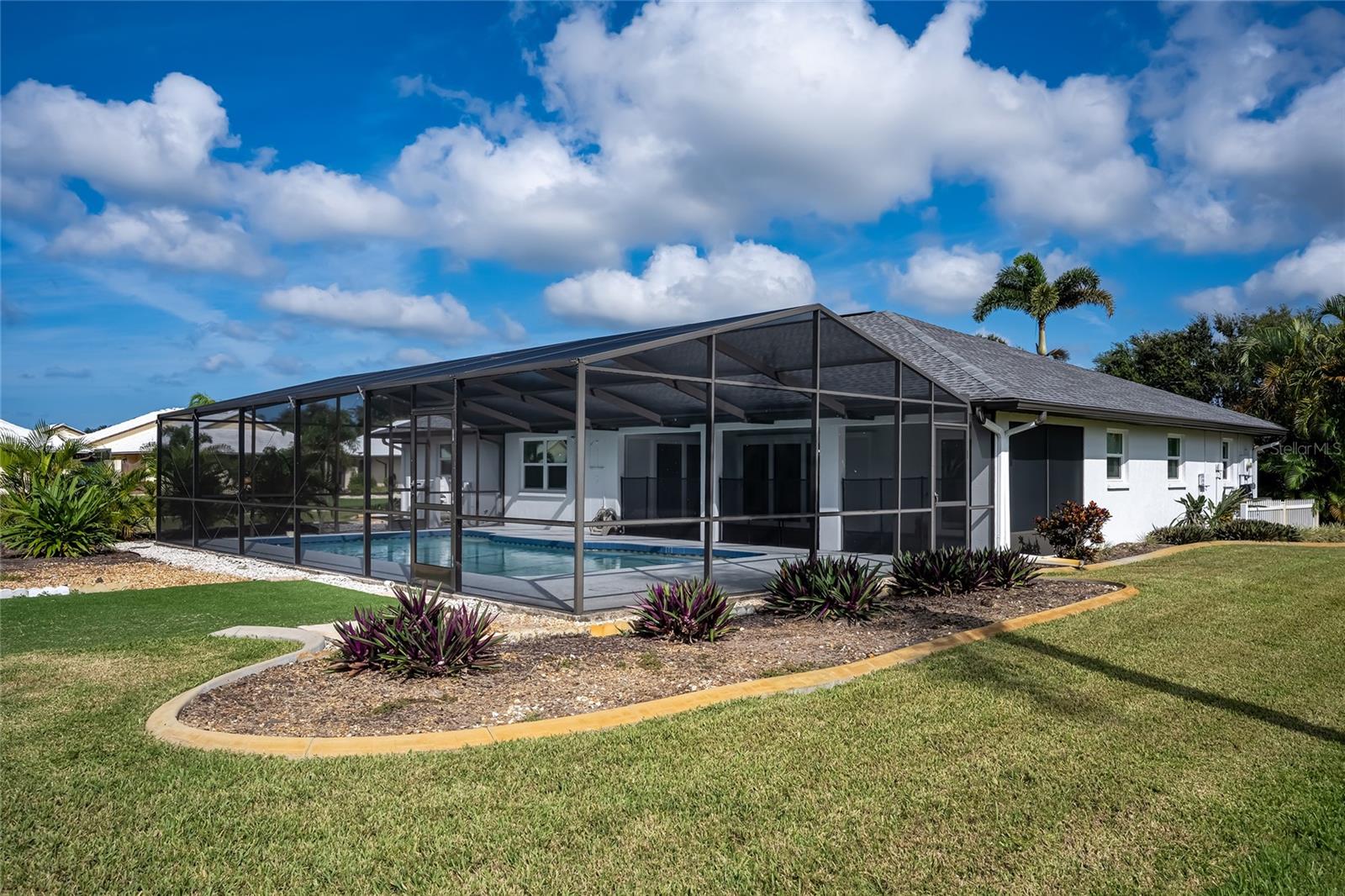 HOURGLASS LAKE ESTATES - Residential