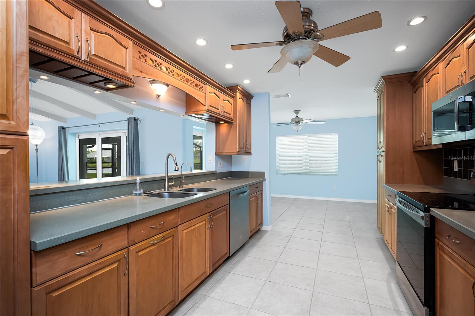 HOURGLASS LAKE ESTATES - Residential