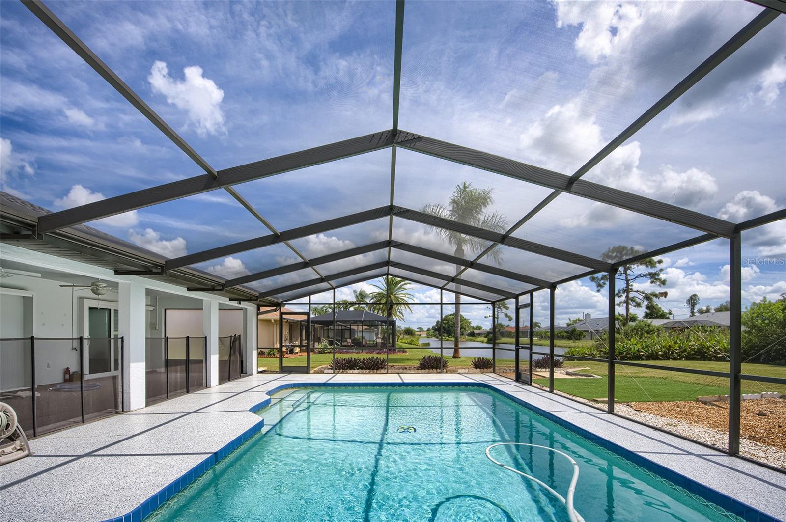 HOURGLASS LAKE ESTATES - Residential