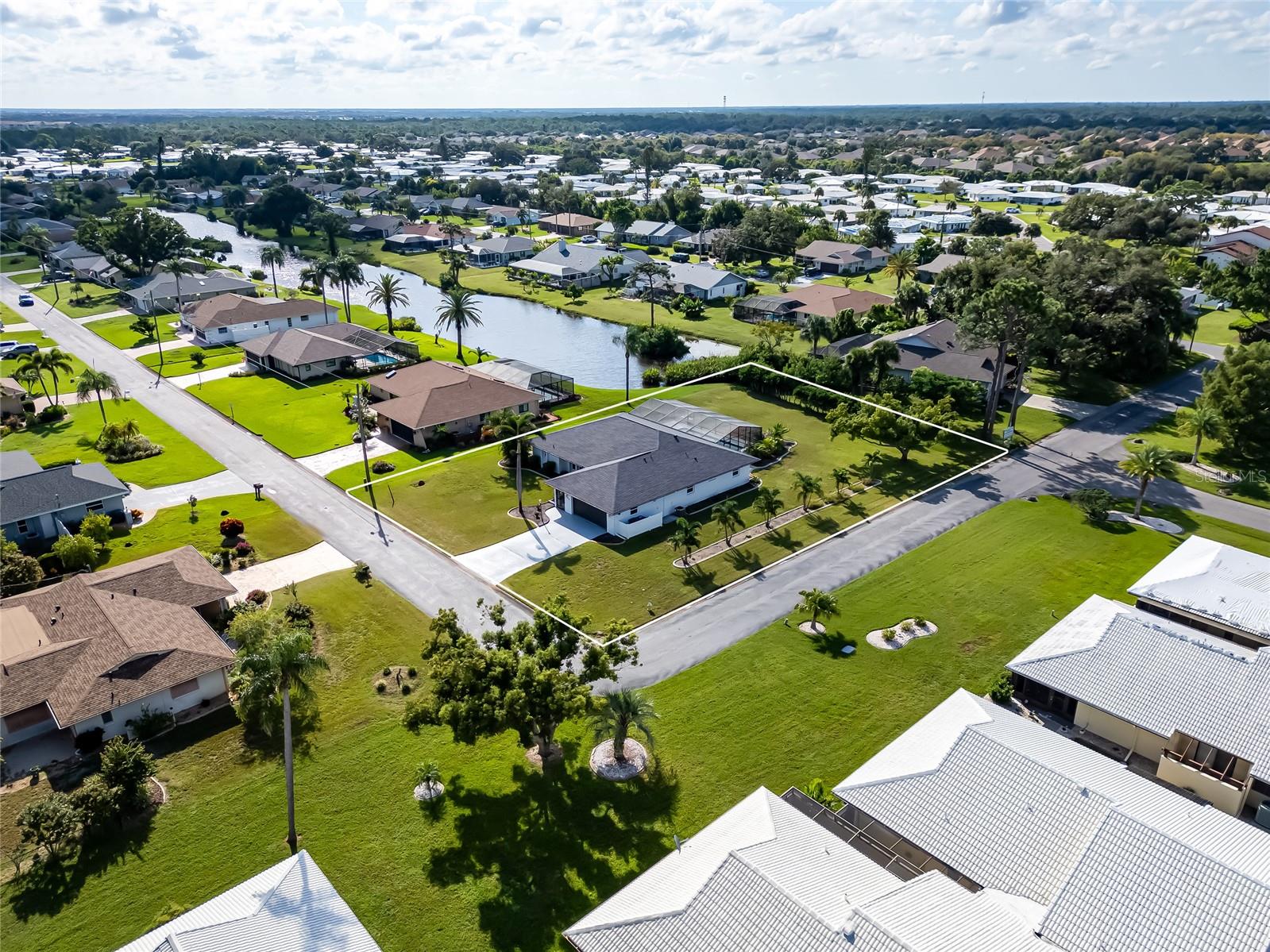 HOURGLASS LAKE ESTATES - Residential