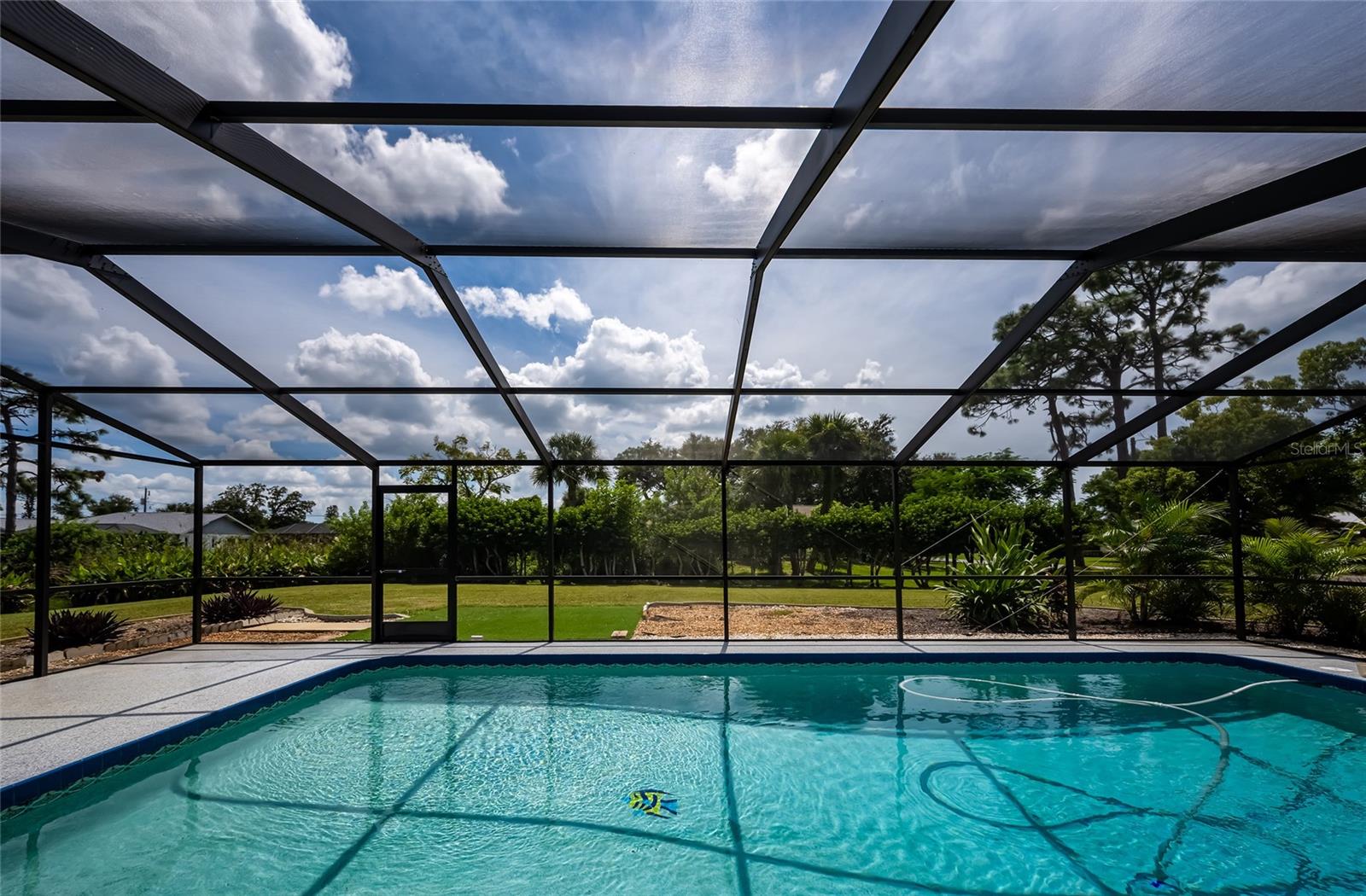 HOURGLASS LAKE ESTATES - Residential