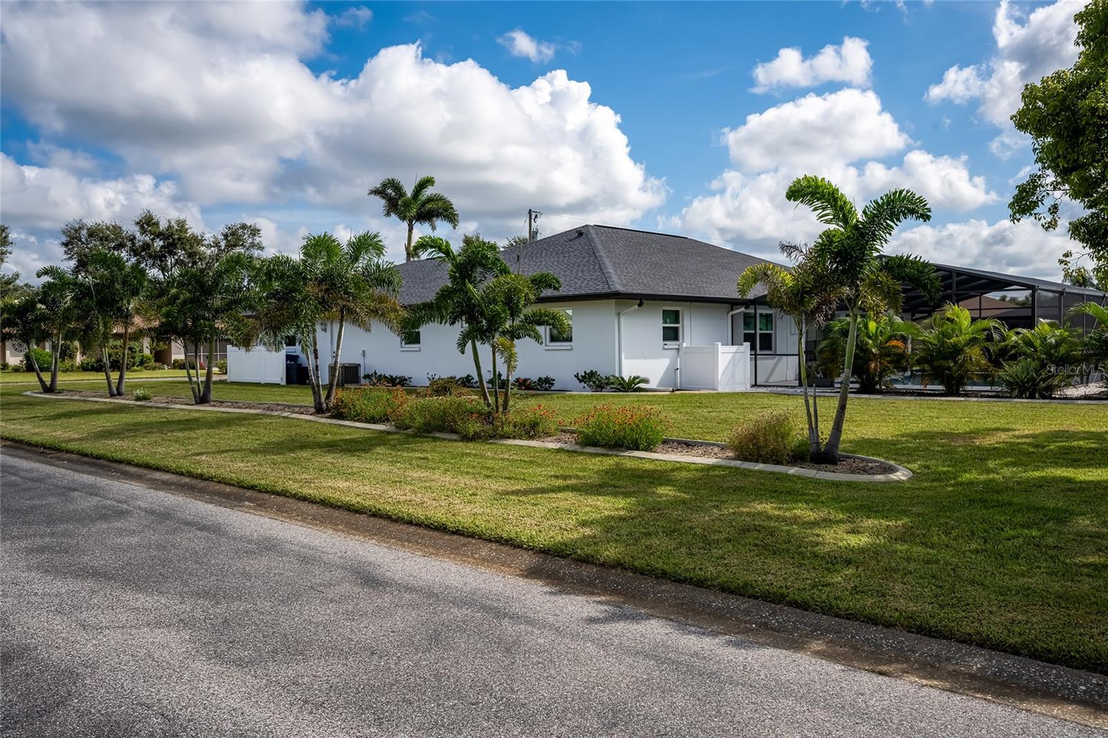 HOURGLASS LAKE ESTATES - Residential