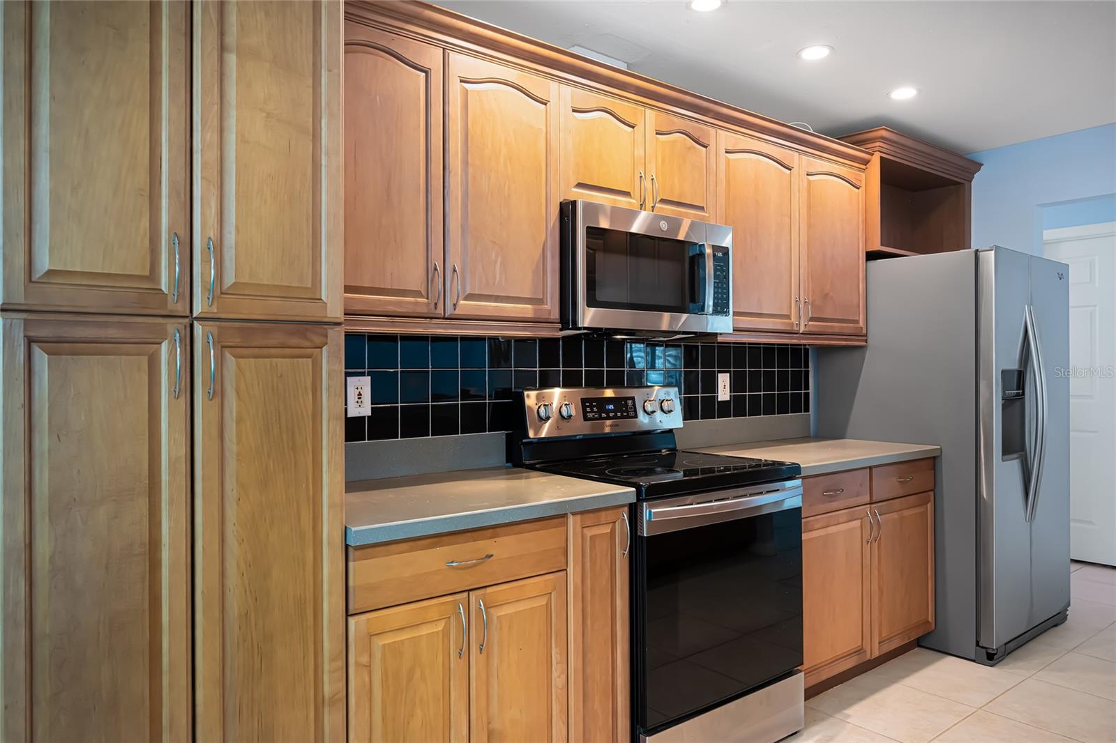 HOURGLASS LAKE ESTATES - Residential
