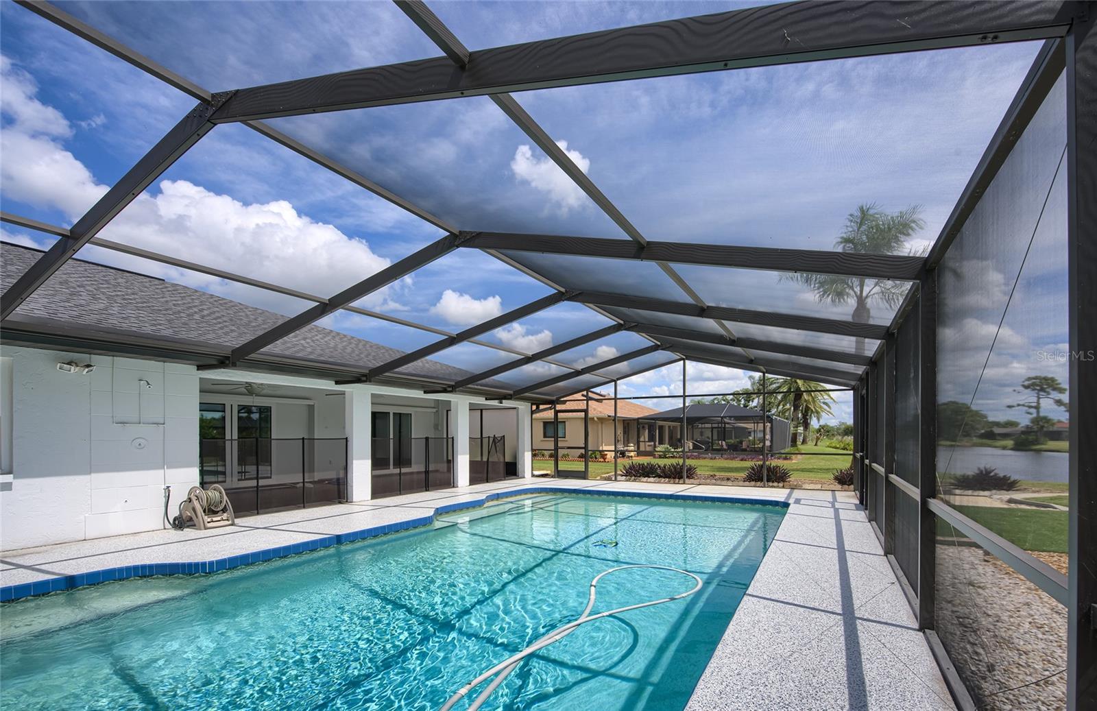 HOURGLASS LAKE ESTATES - Residential