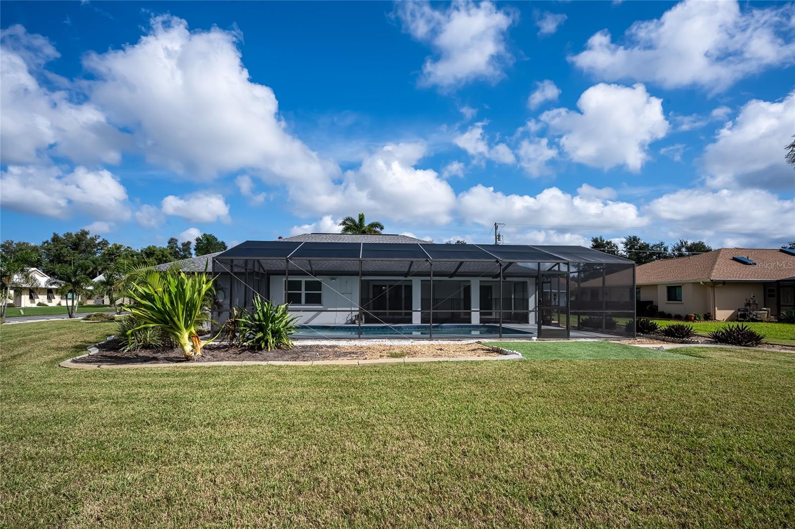 HOURGLASS LAKE ESTATES - Residential
