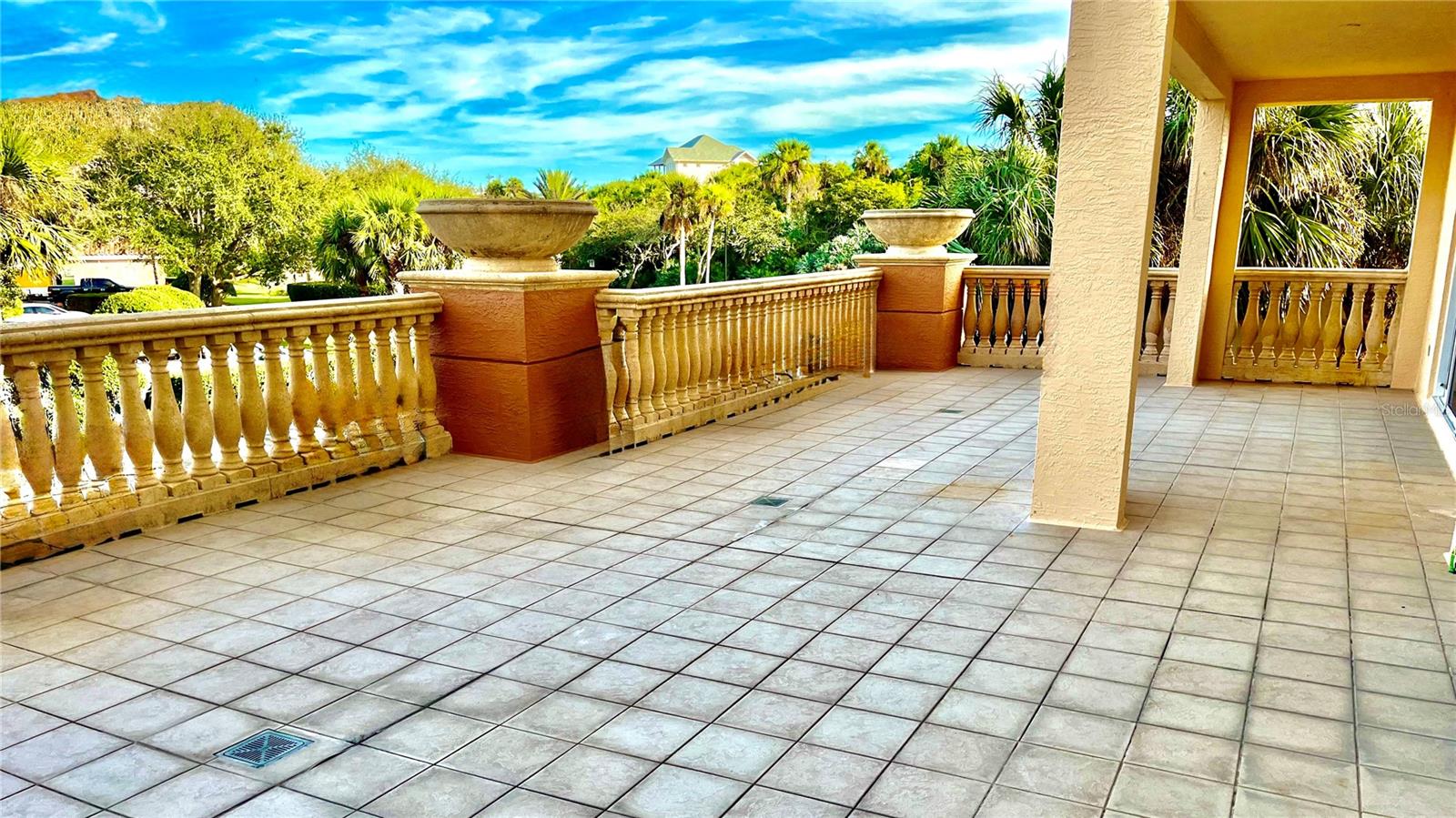 250 MINORCA BEACH WAY 206