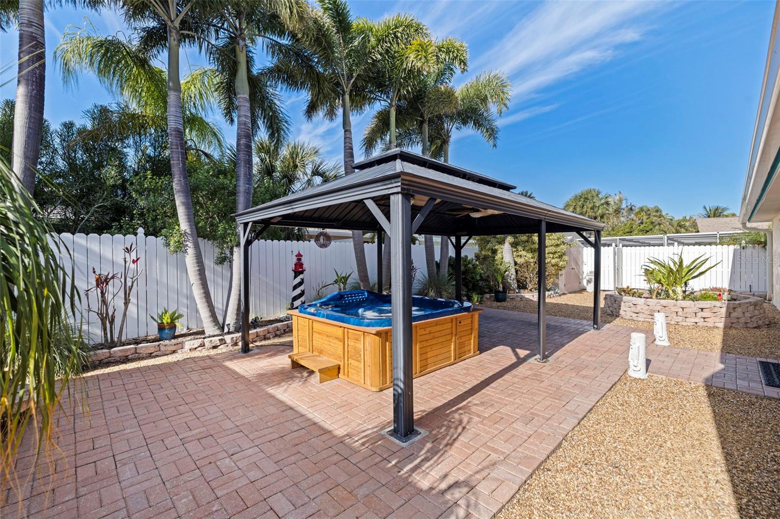 TIERRA VERDE - Residential