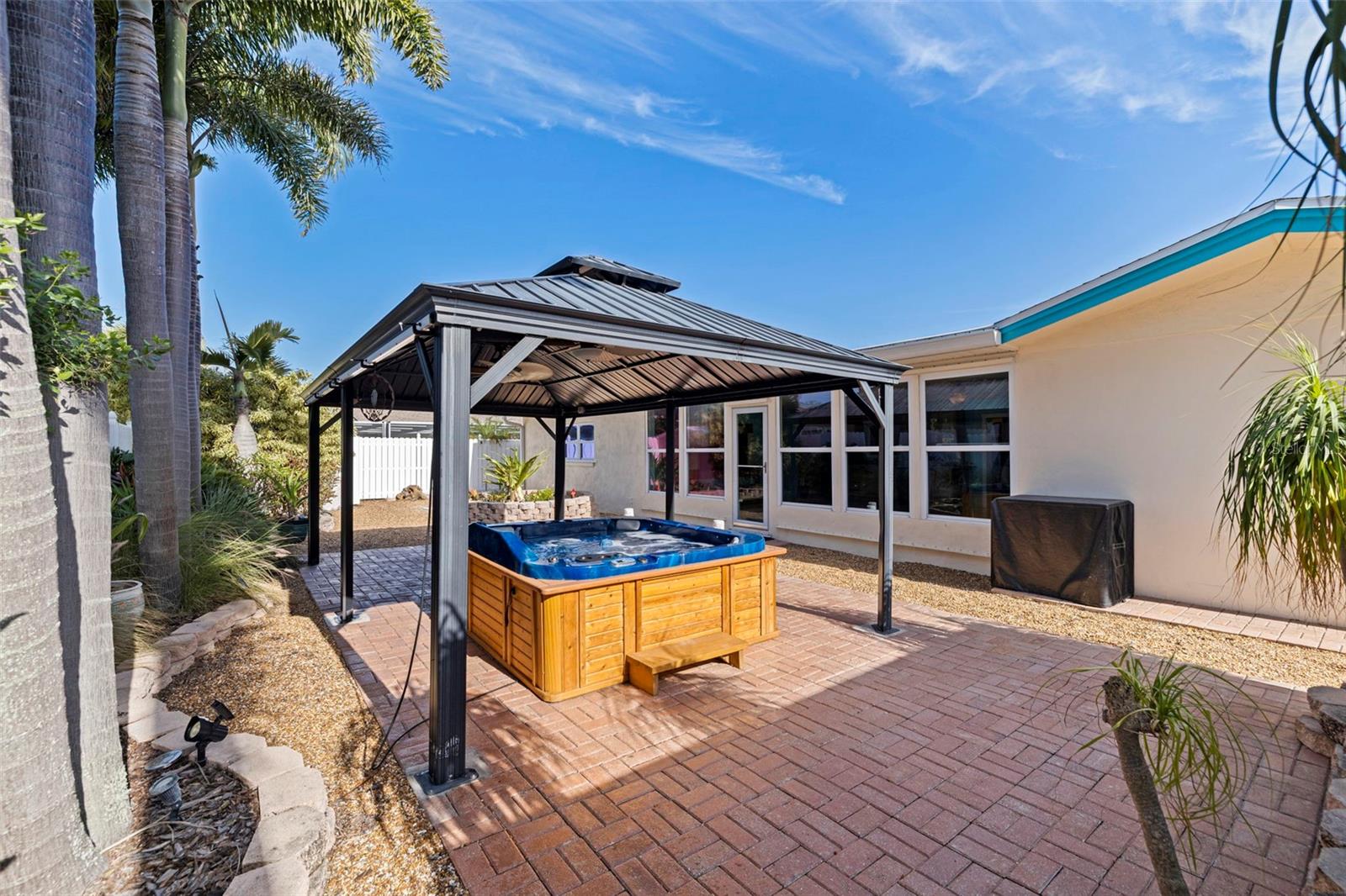 TIERRA VERDE - Residential